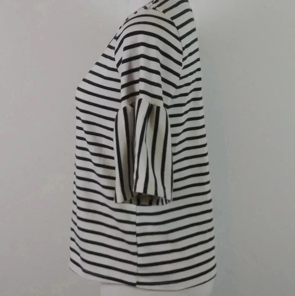 W5 Striped Black/White Flutter Sleeve Top(M) - Picture 3 of 6